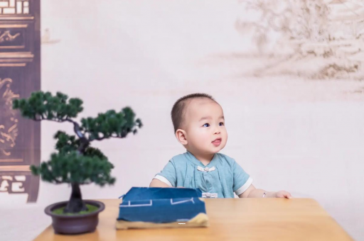 三河五个月宝宝可以站吗